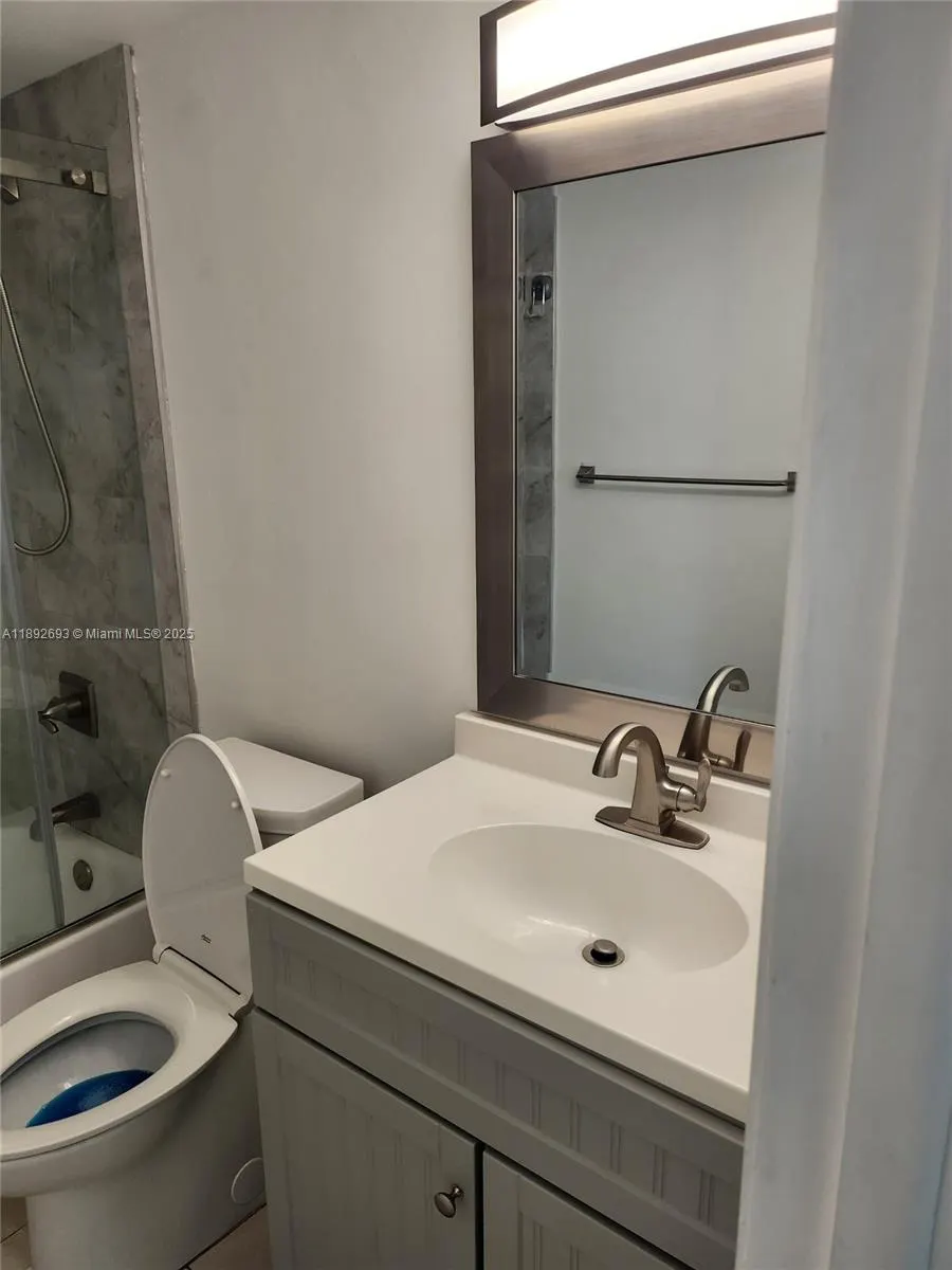 950 Euclid Ave, #108