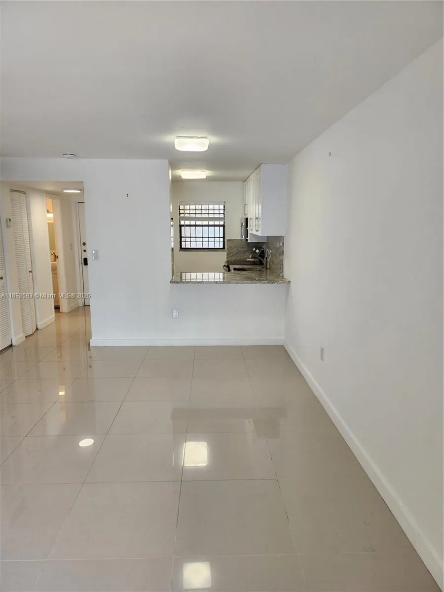 950 Euclid Ave, #108