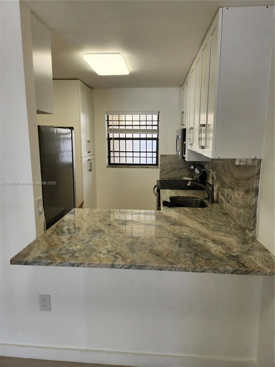 950 Euclid Ave, #108