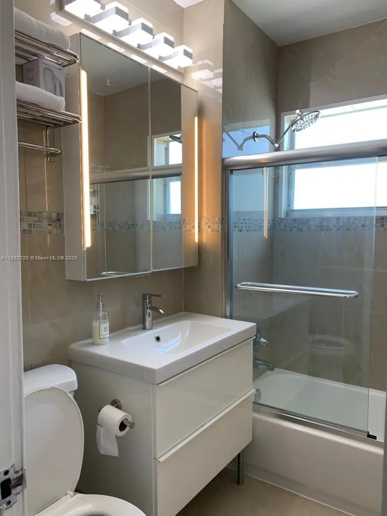 545 Michigan Ave, #7