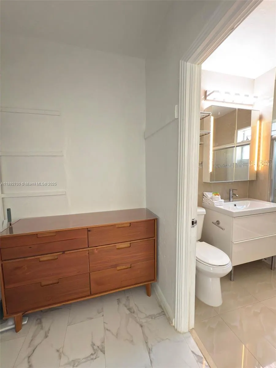 545 Michigan Ave, #7
