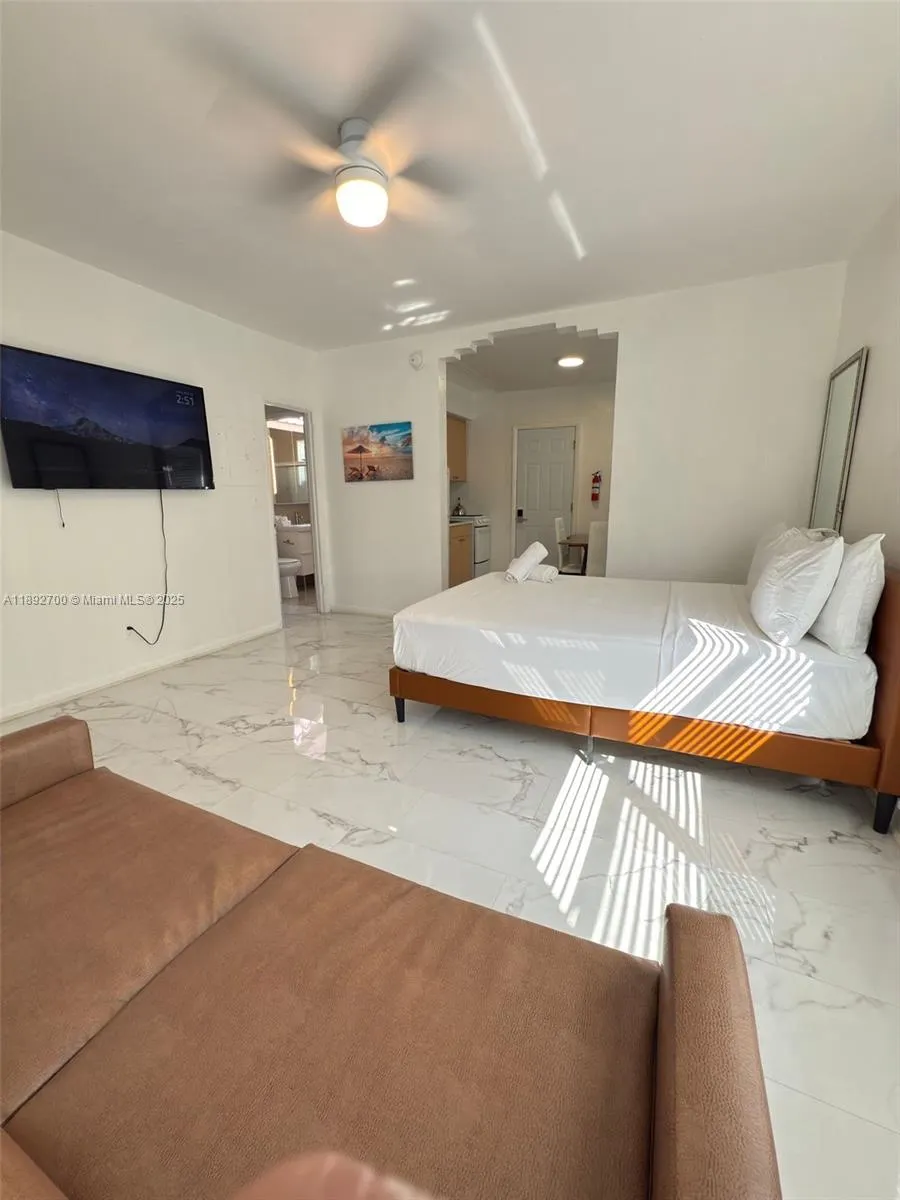 545 Michigan Ave, #7