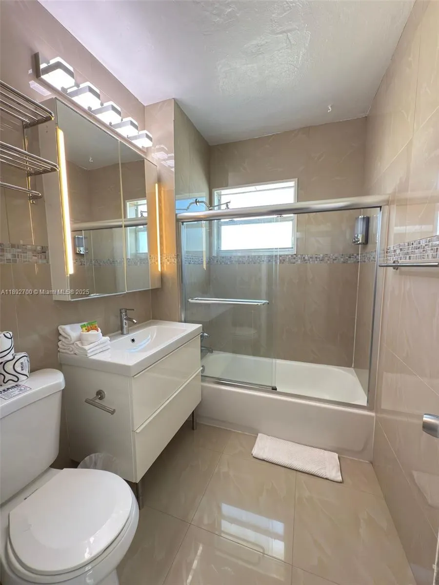 545 Michigan Ave, #7