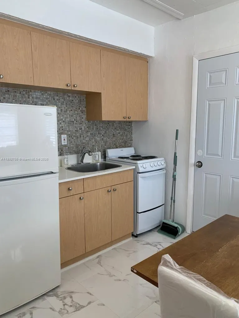 545 Michigan Ave, #7