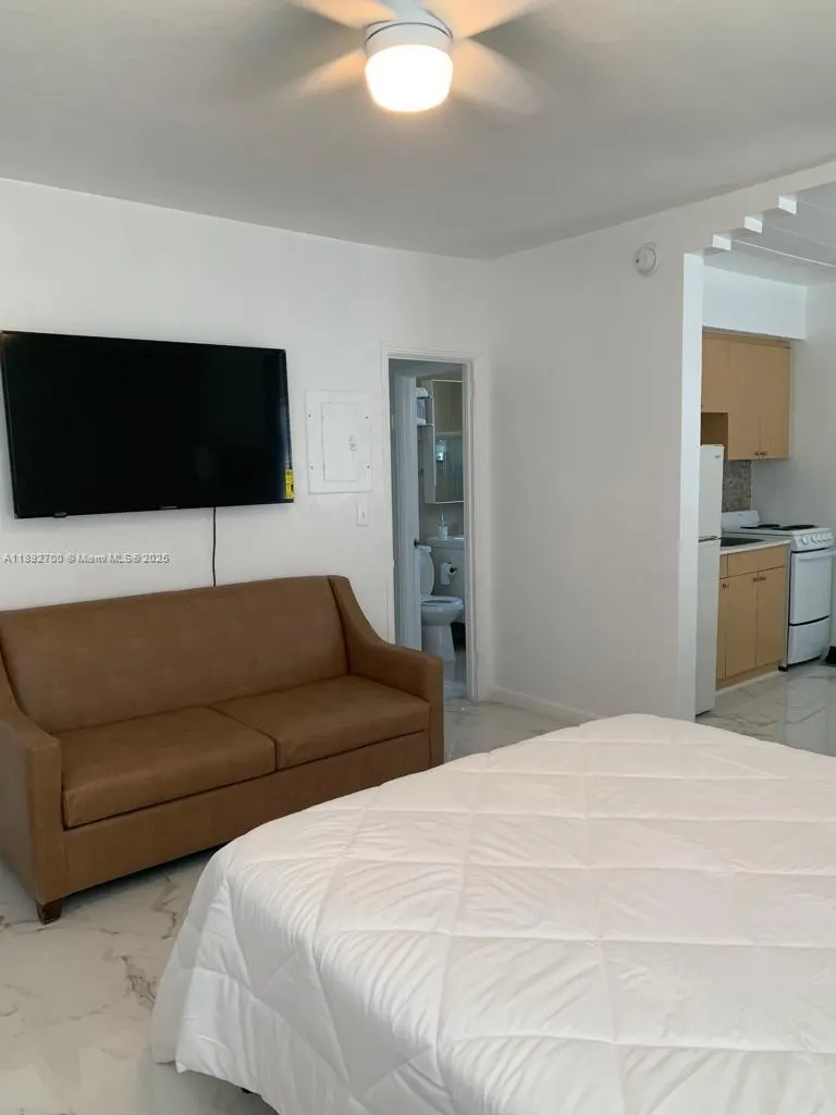 545 Michigan Ave, #7