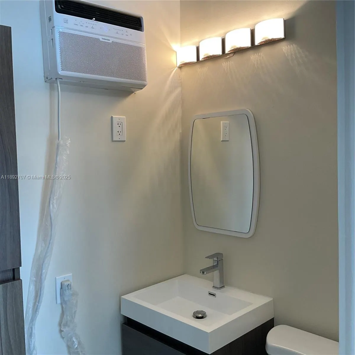 16485 Collins Ave, #Cabana 9