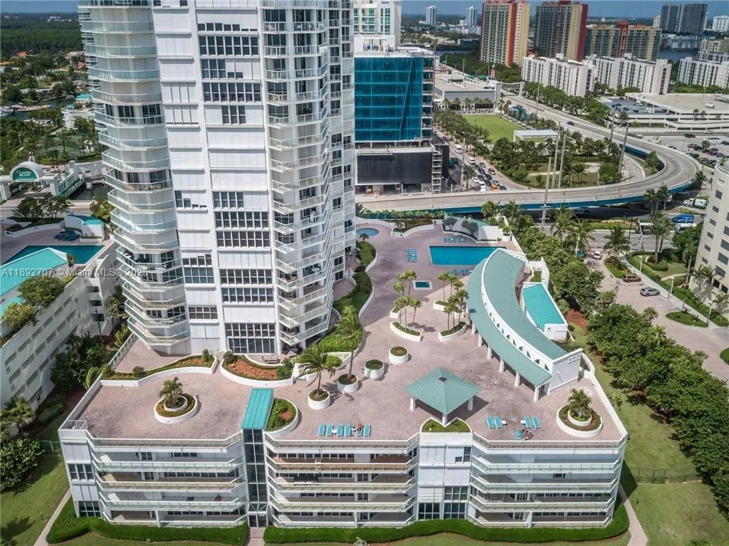 16485 Collins Ave, #Cabana 9