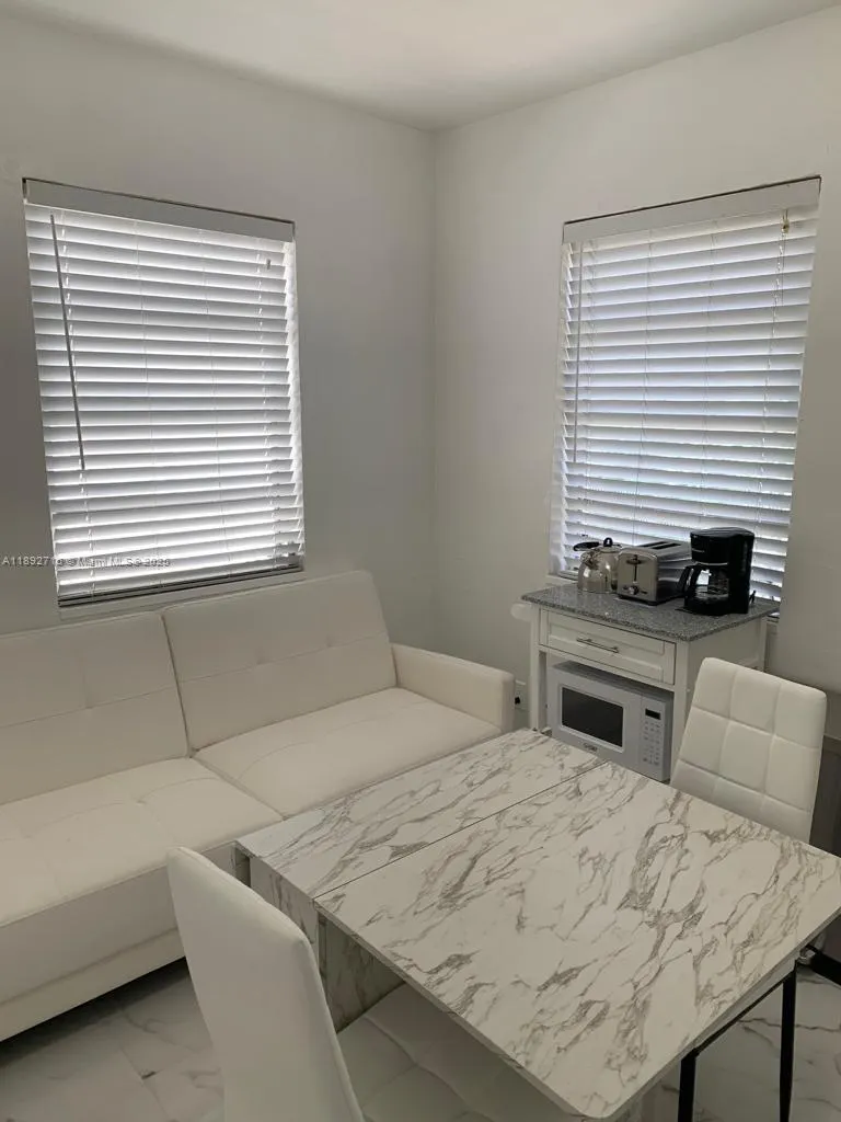 545 Michigan Ave, #8