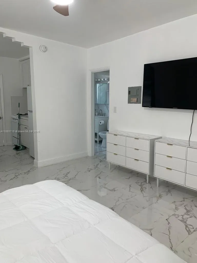 545 Michigan Ave, #8