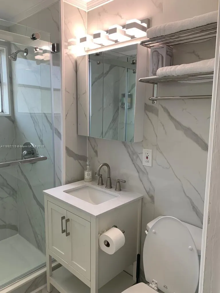 545 Michigan Ave, #8