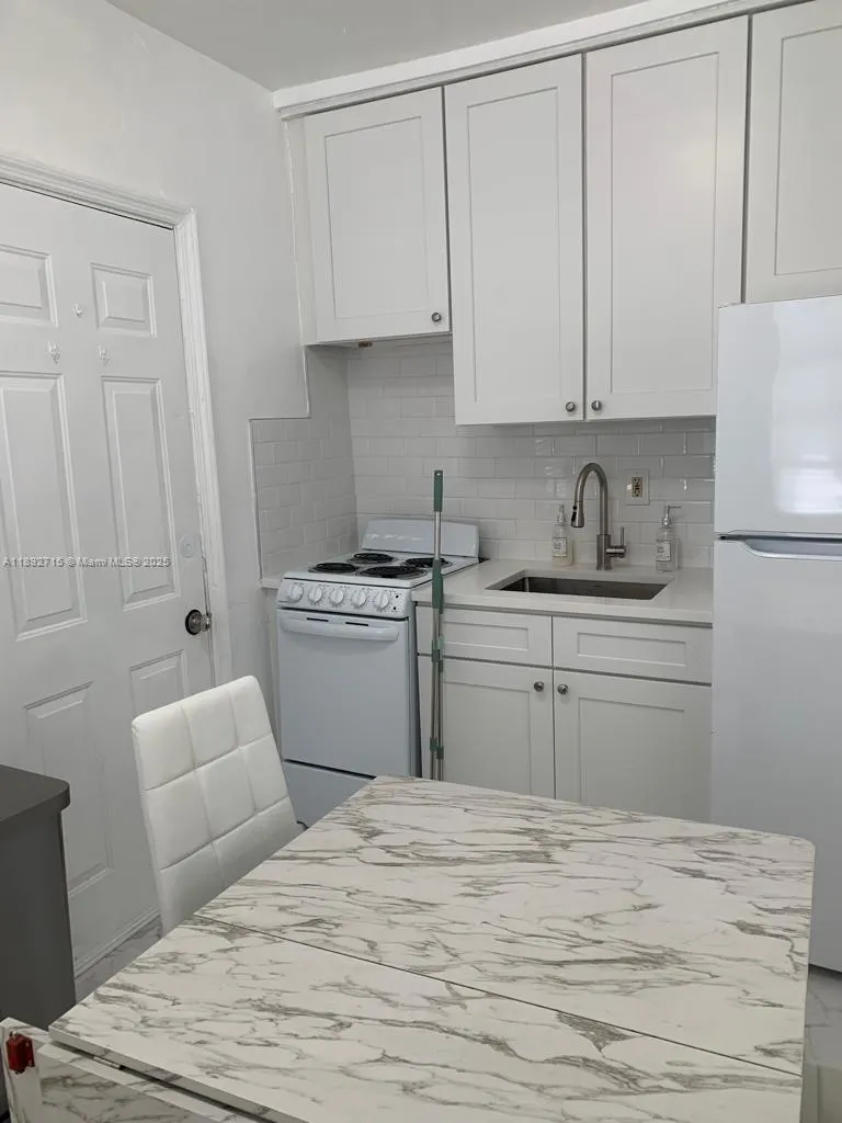 545 Michigan Ave, #8