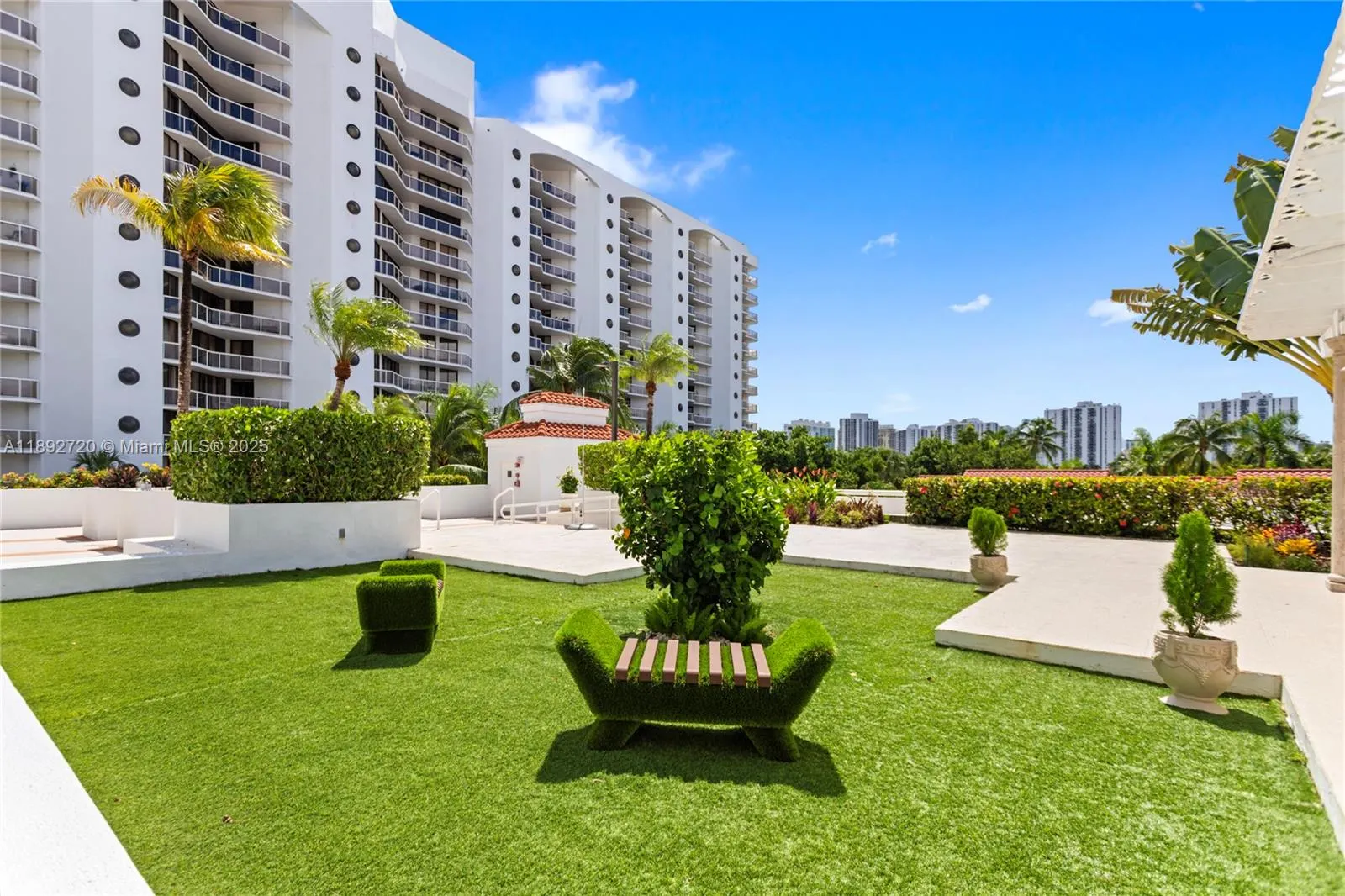 3598 Yacht Club Dr, #1004