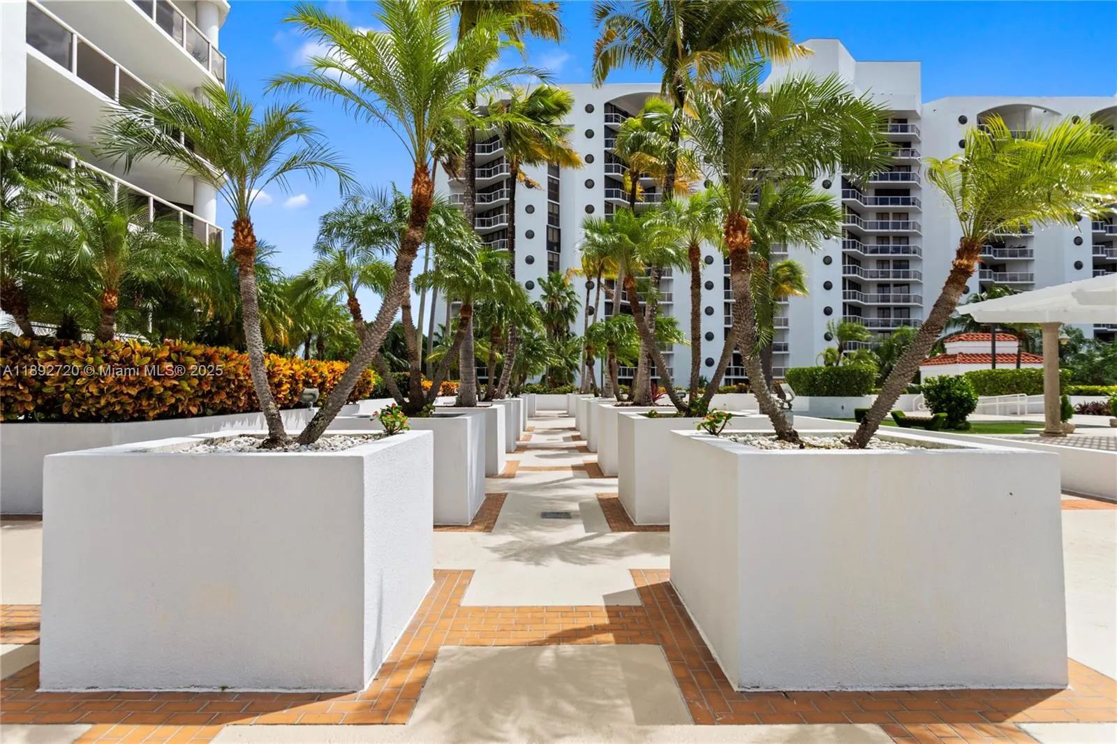 3598 Yacht Club Dr, #1004
