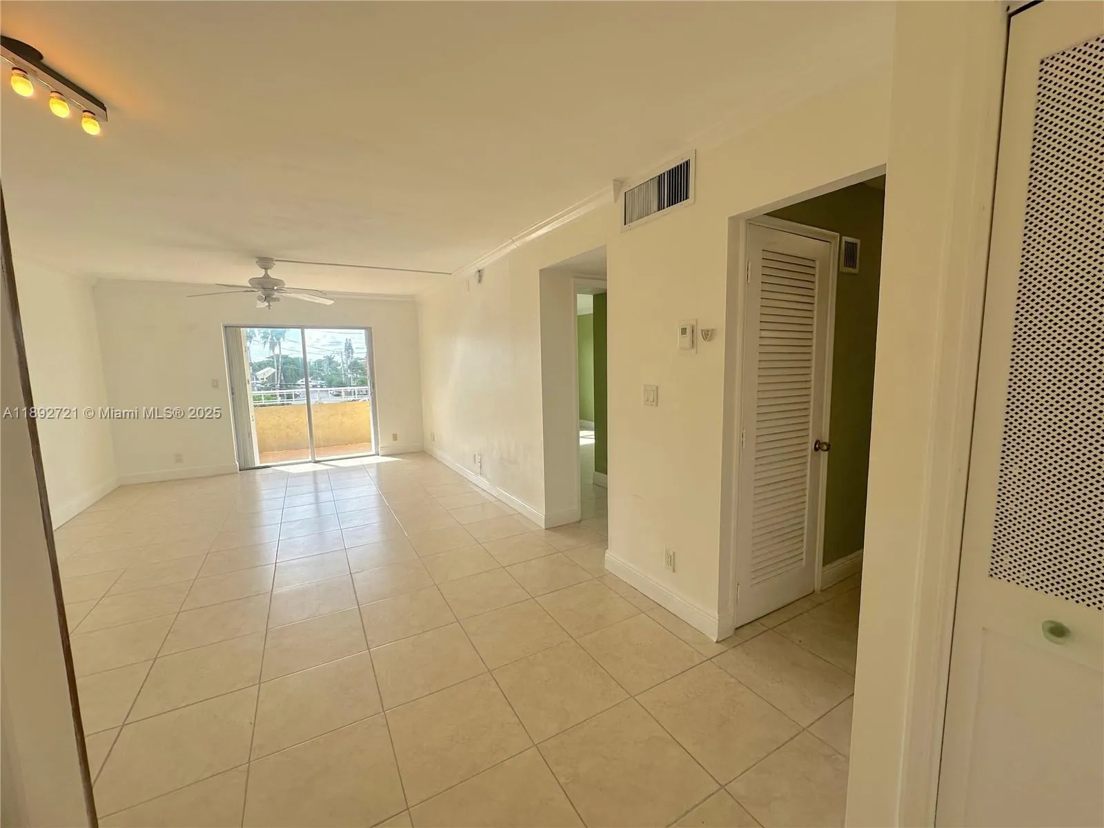 900 NE 18th Ave, #304