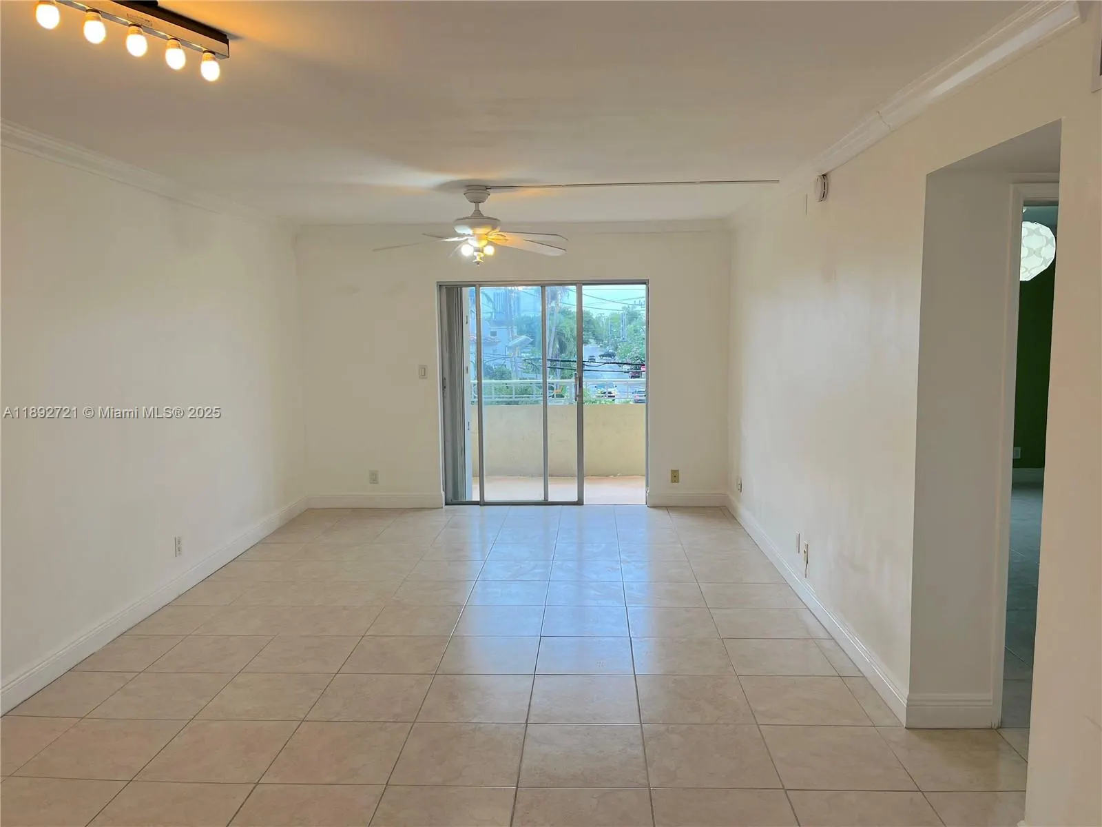 900 NE 18th Ave, #304