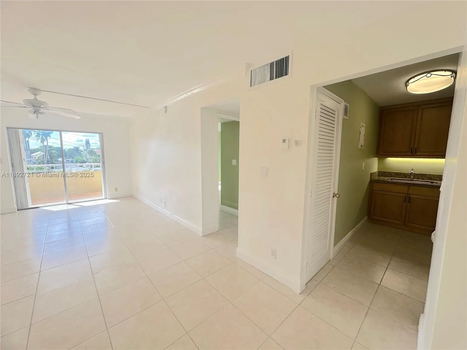 900 NE 18th Ave, #304