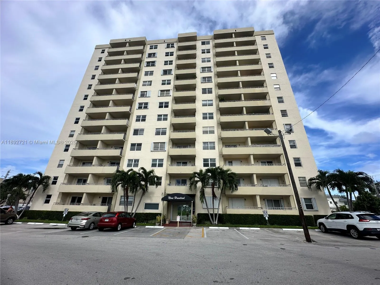 900 NE 18th Ave, #304