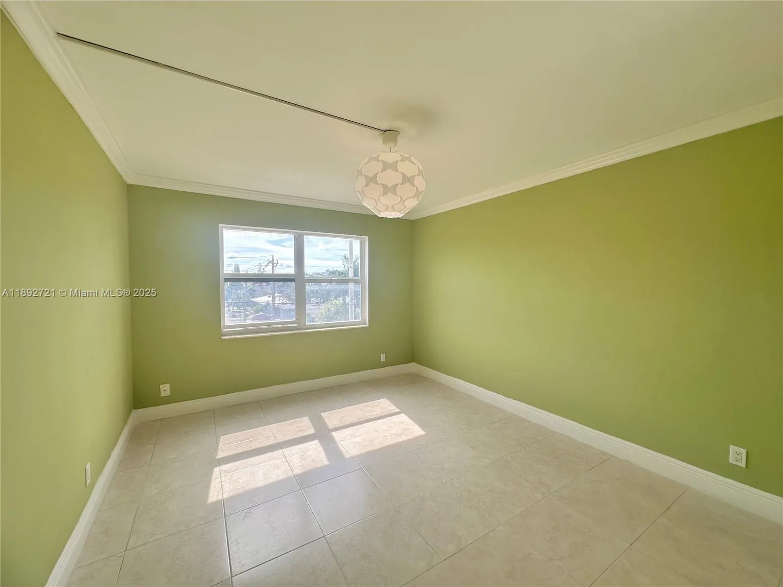 900 NE 18th Ave, #304