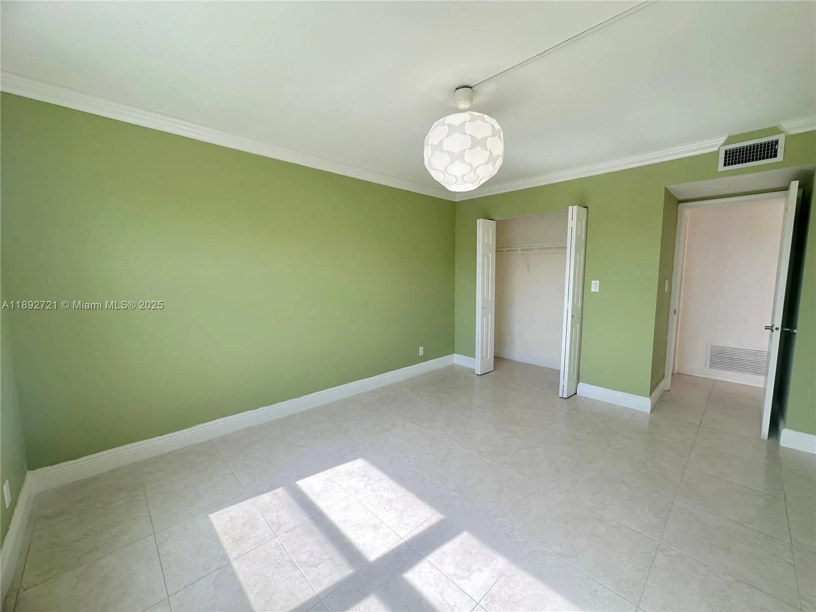 900 NE 18th Ave, #304