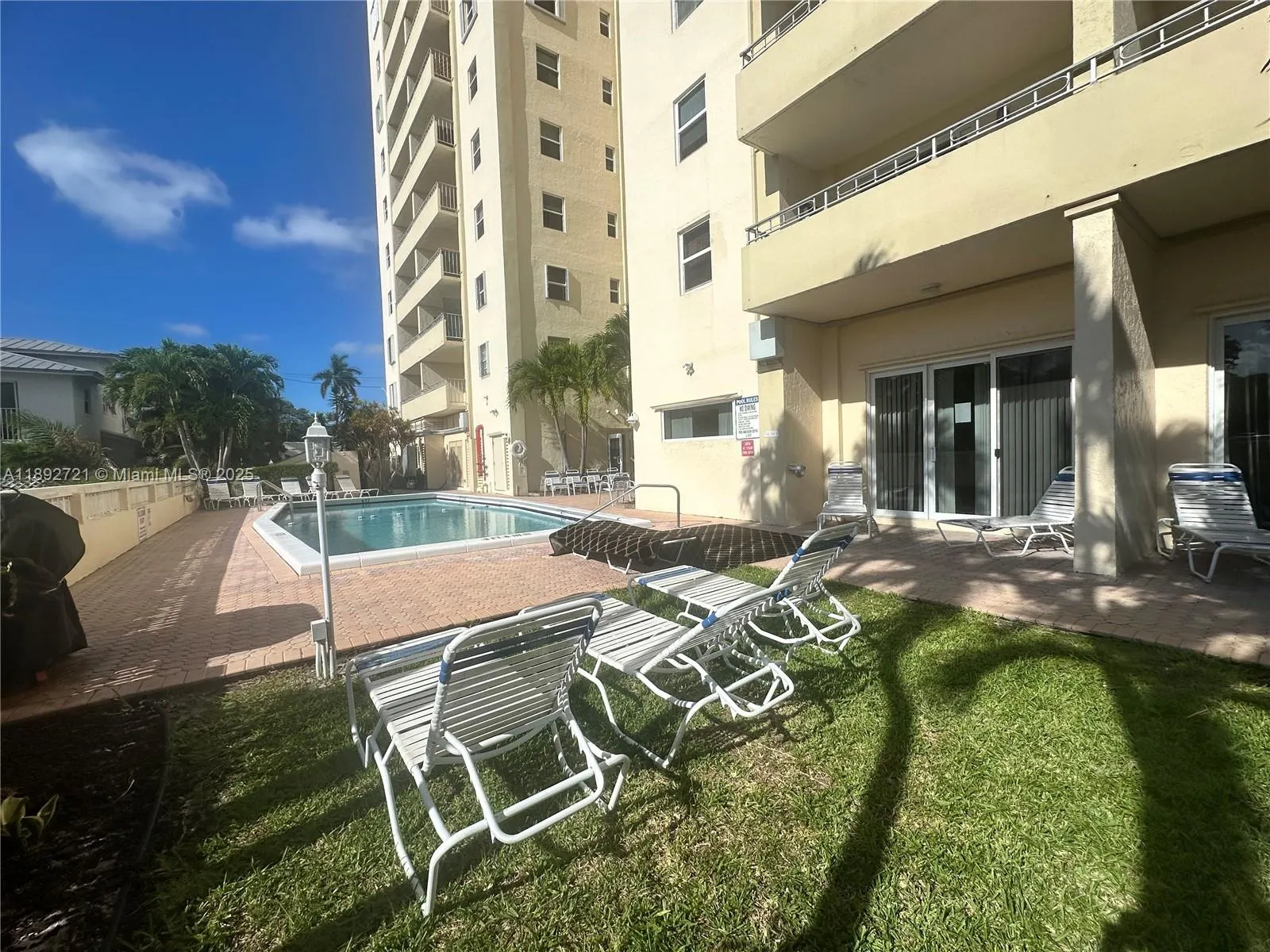 900 NE 18th Ave, #304