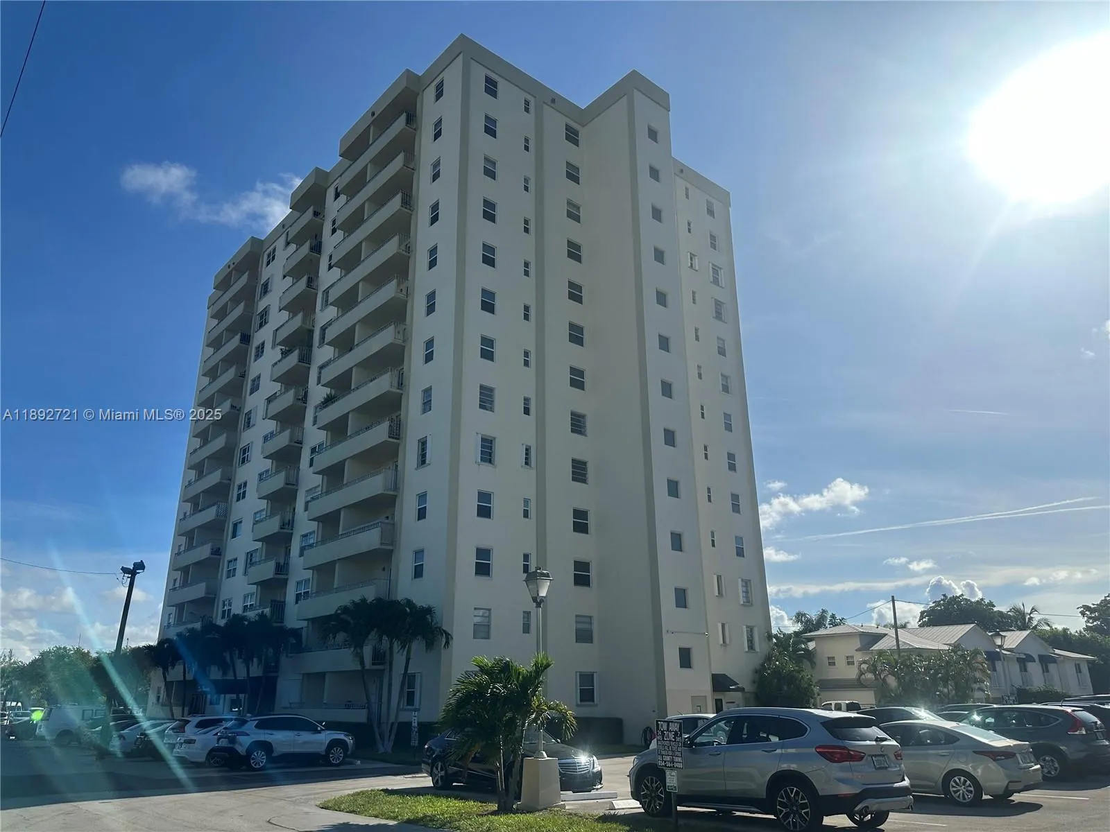 900 NE 18th Ave, #304