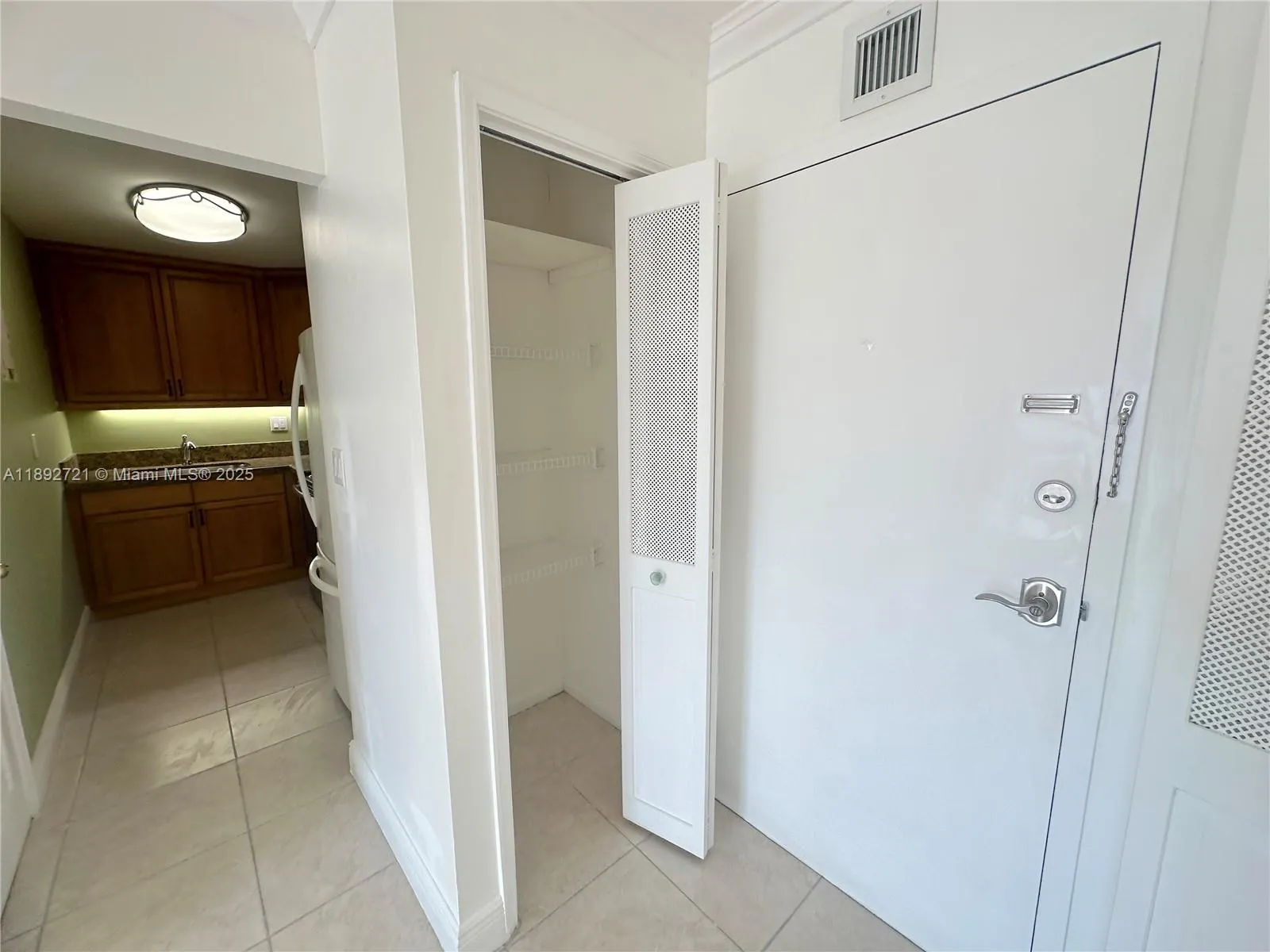 900 NE 18th Ave, #304