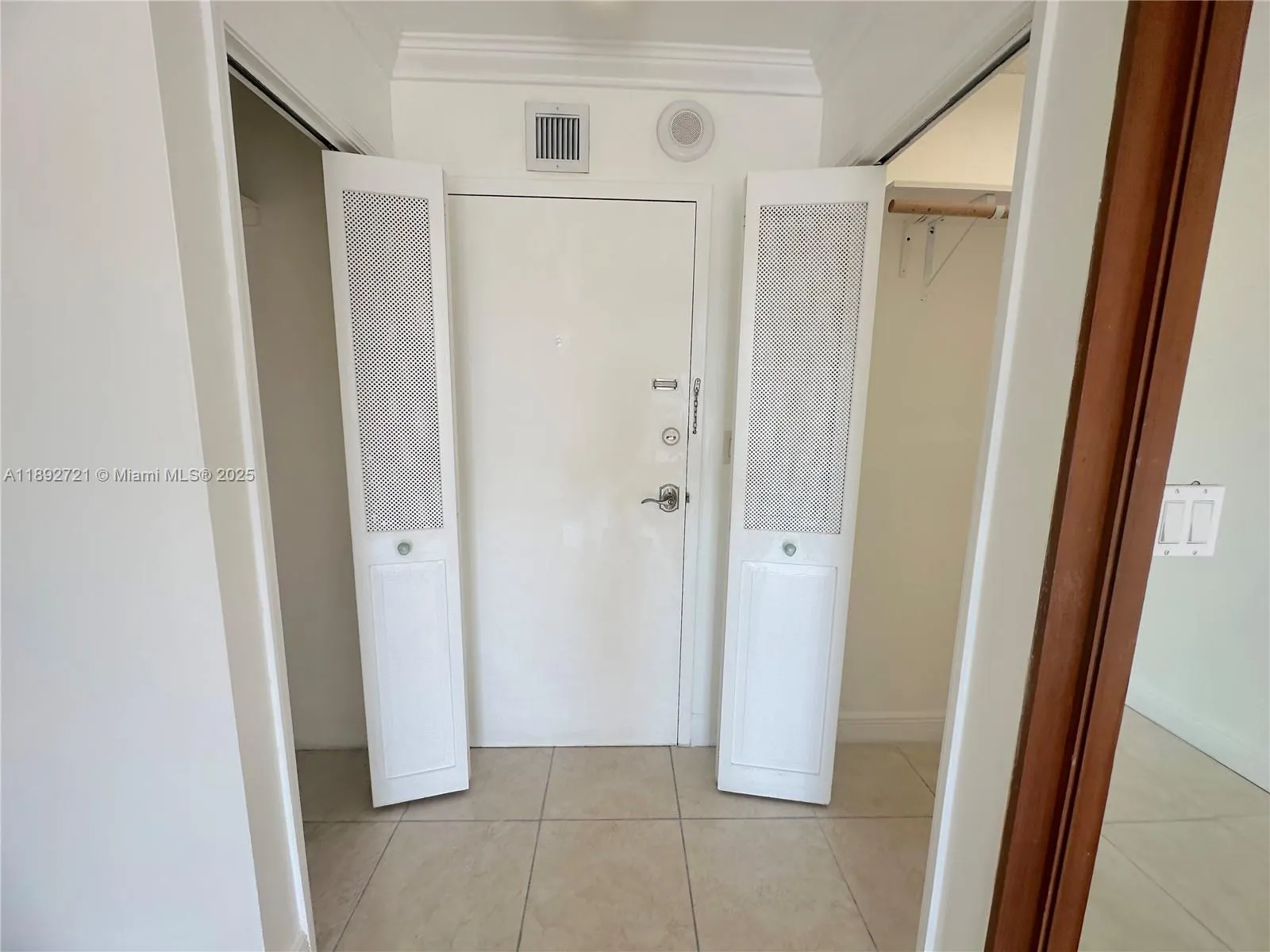 900 NE 18th Ave, #304