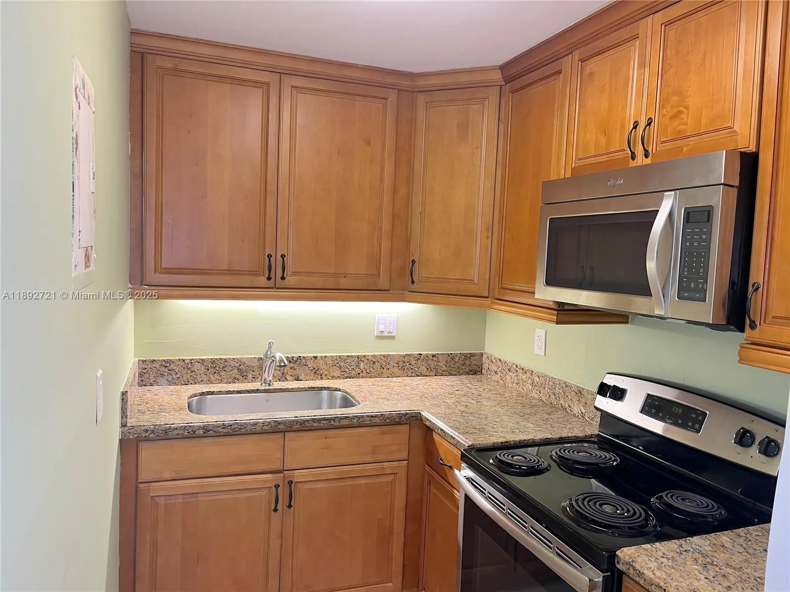 900 NE 18th Ave, #304