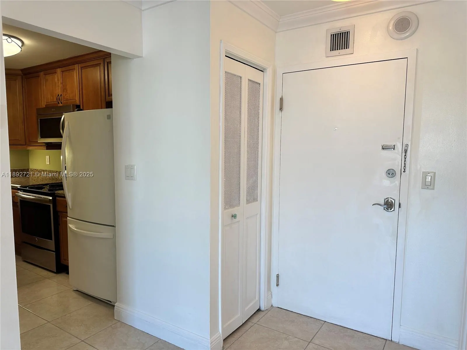 900 NE 18th Ave, #304