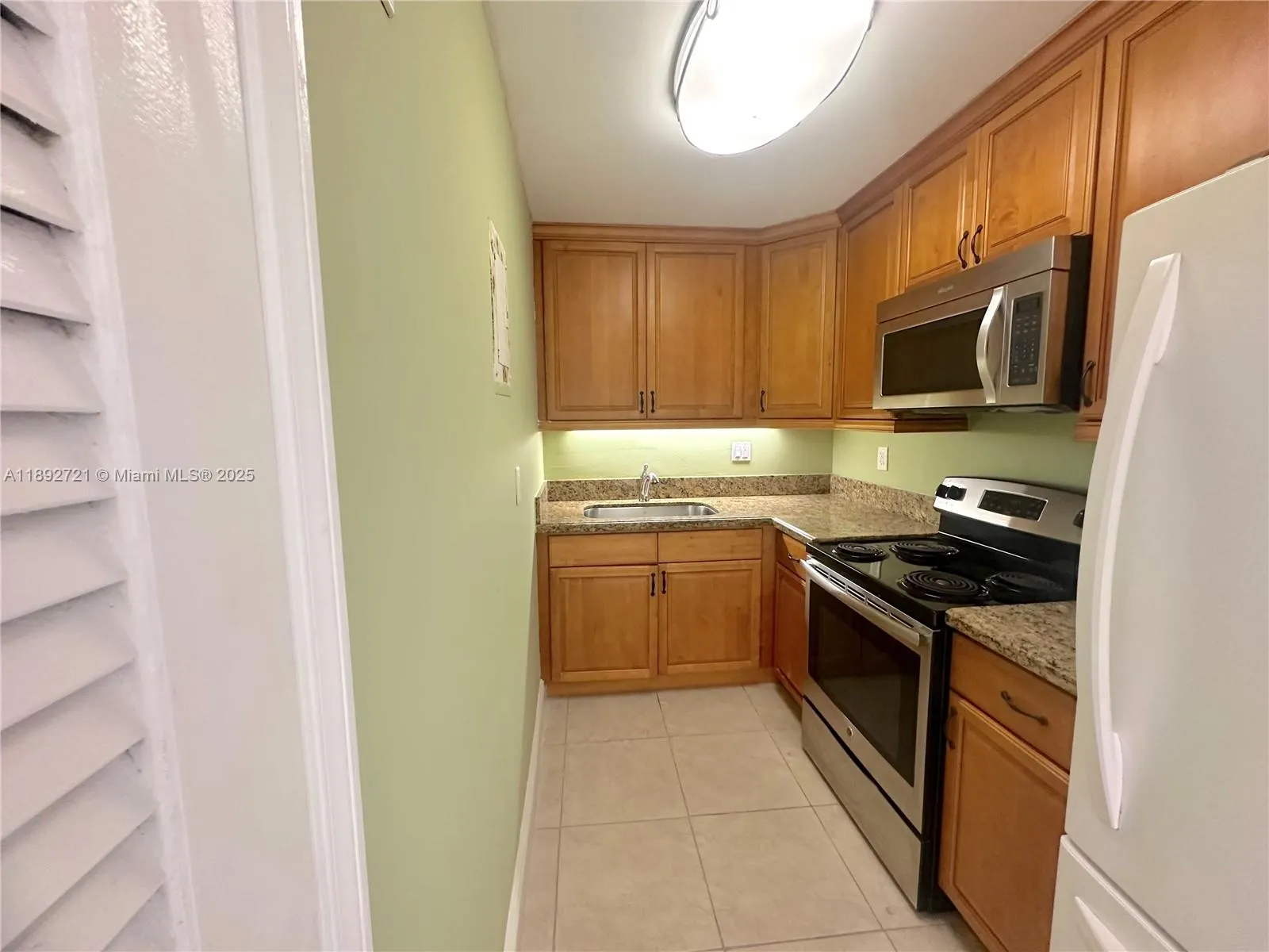 900 NE 18th Ave, #304