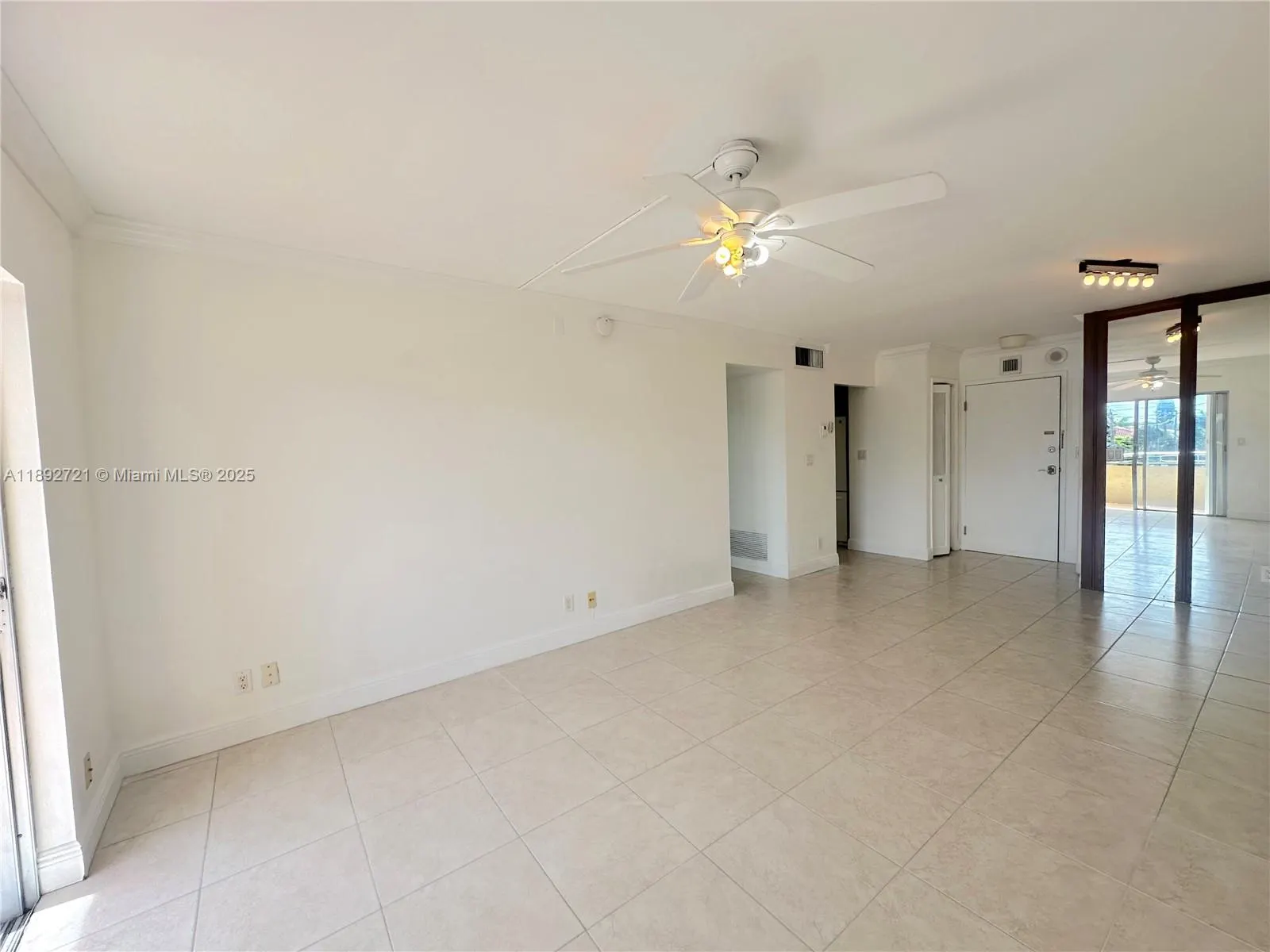 900 NE 18th Ave, #304