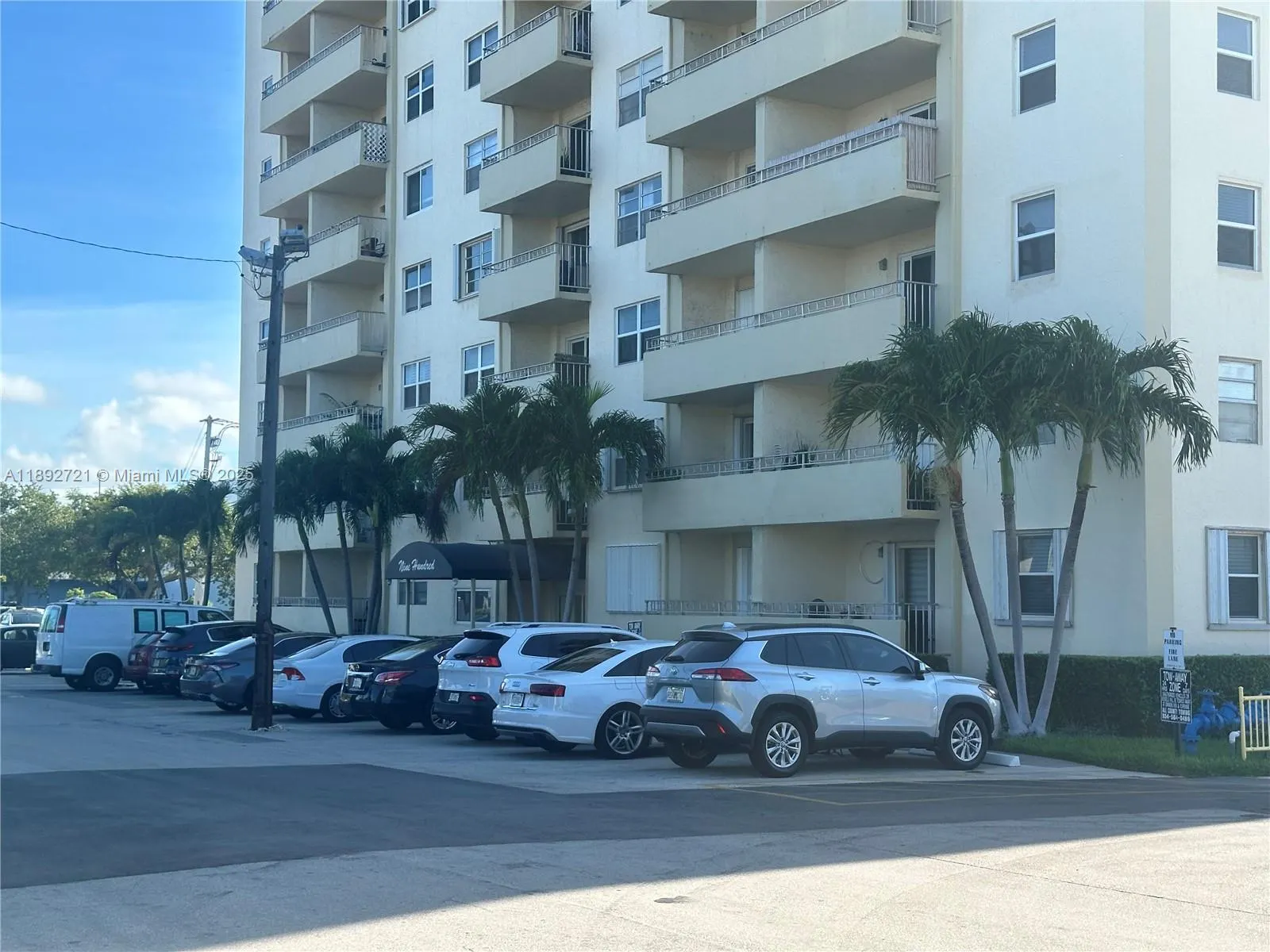 900 NE 18th Ave, #304