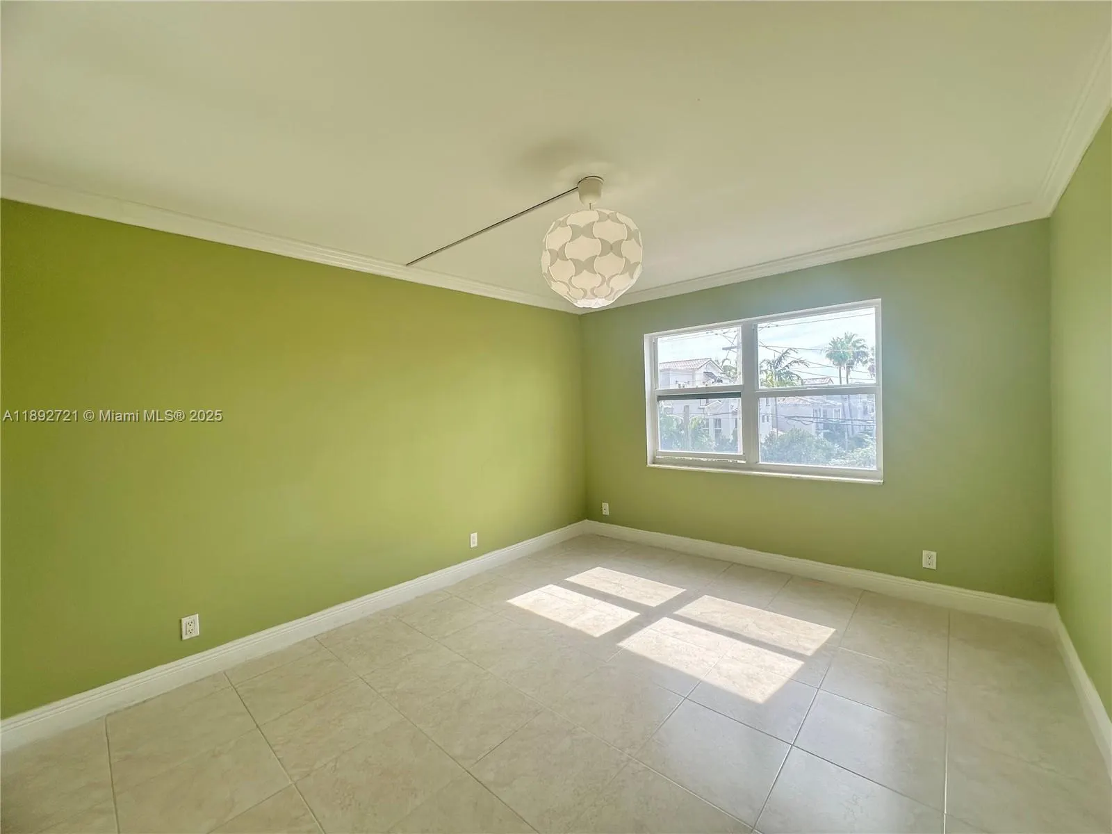 900 NE 18th Ave, #304