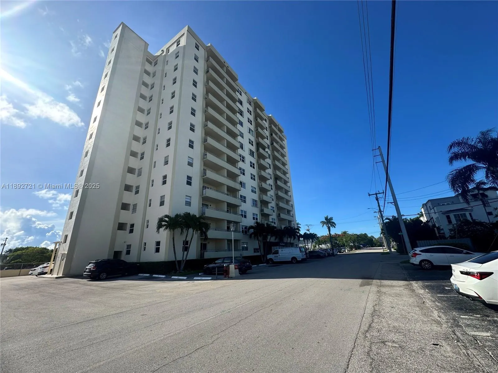 900 NE 18th Ave, #304