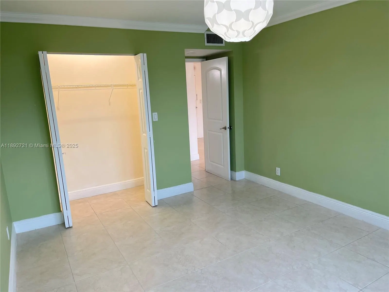 900 NE 18th Ave, #304
