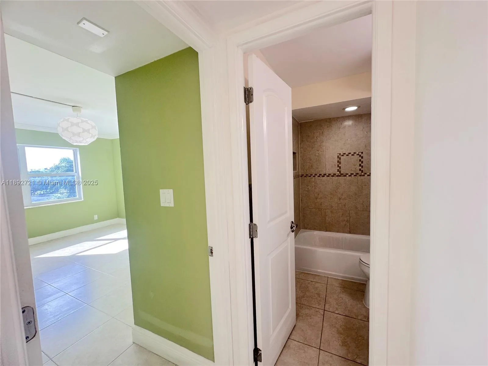 900 NE 18th Ave, #304
