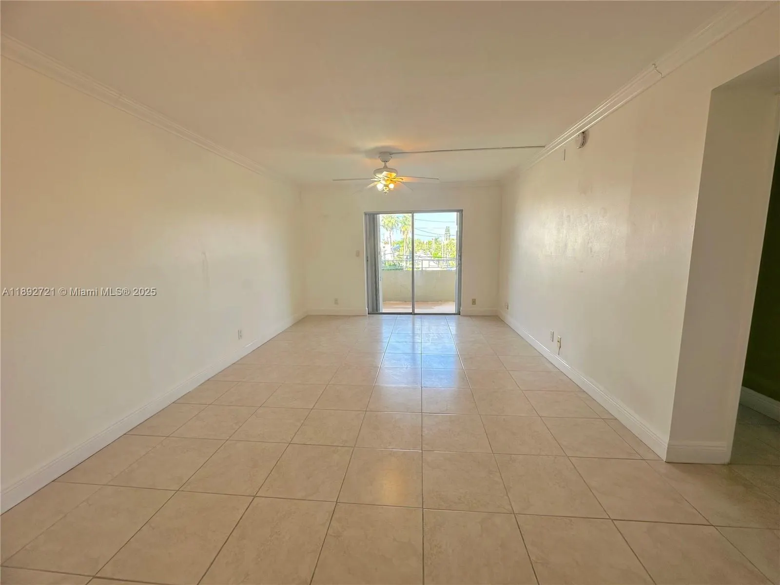 900 NE 18th Ave, #304