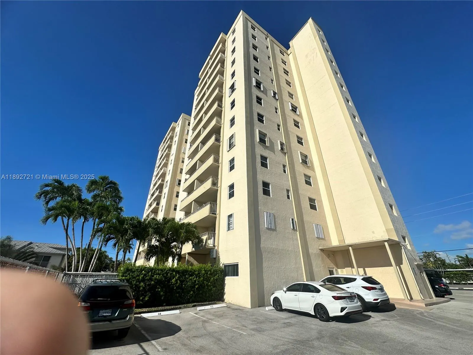 900 NE 18th Ave, #304
