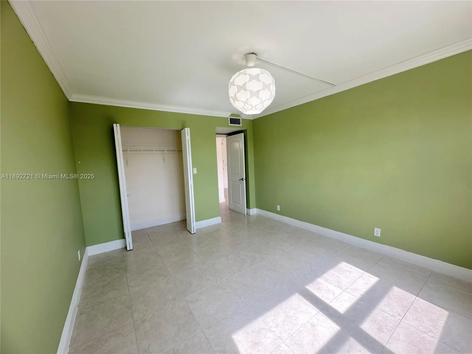 900 NE 18th Ave, #304