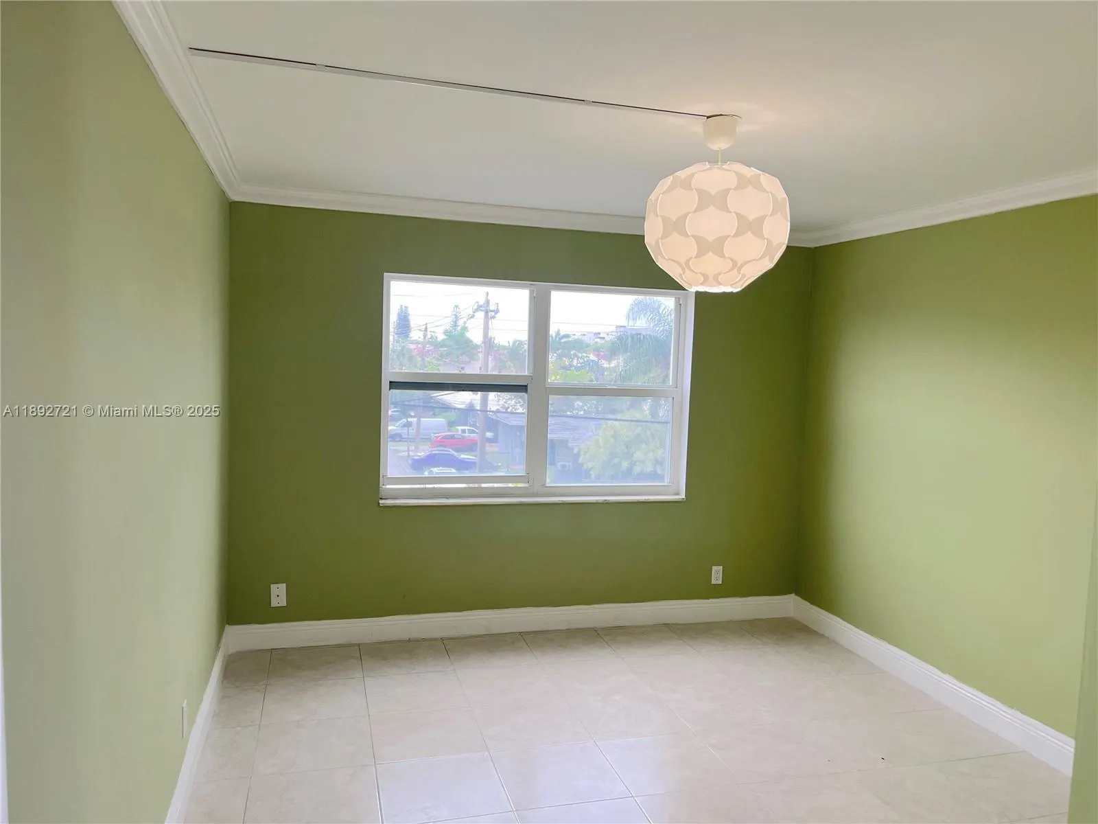 900 NE 18th Ave, #304