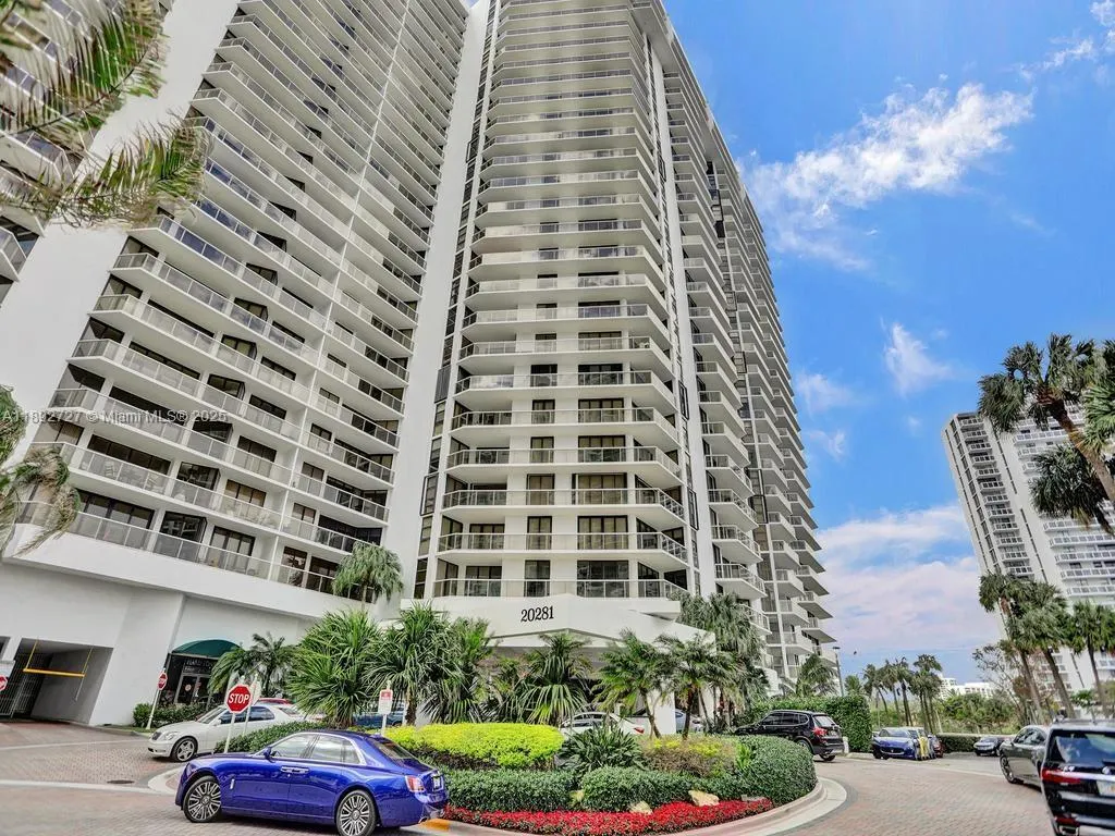 20281 E Country Club Dr, #210