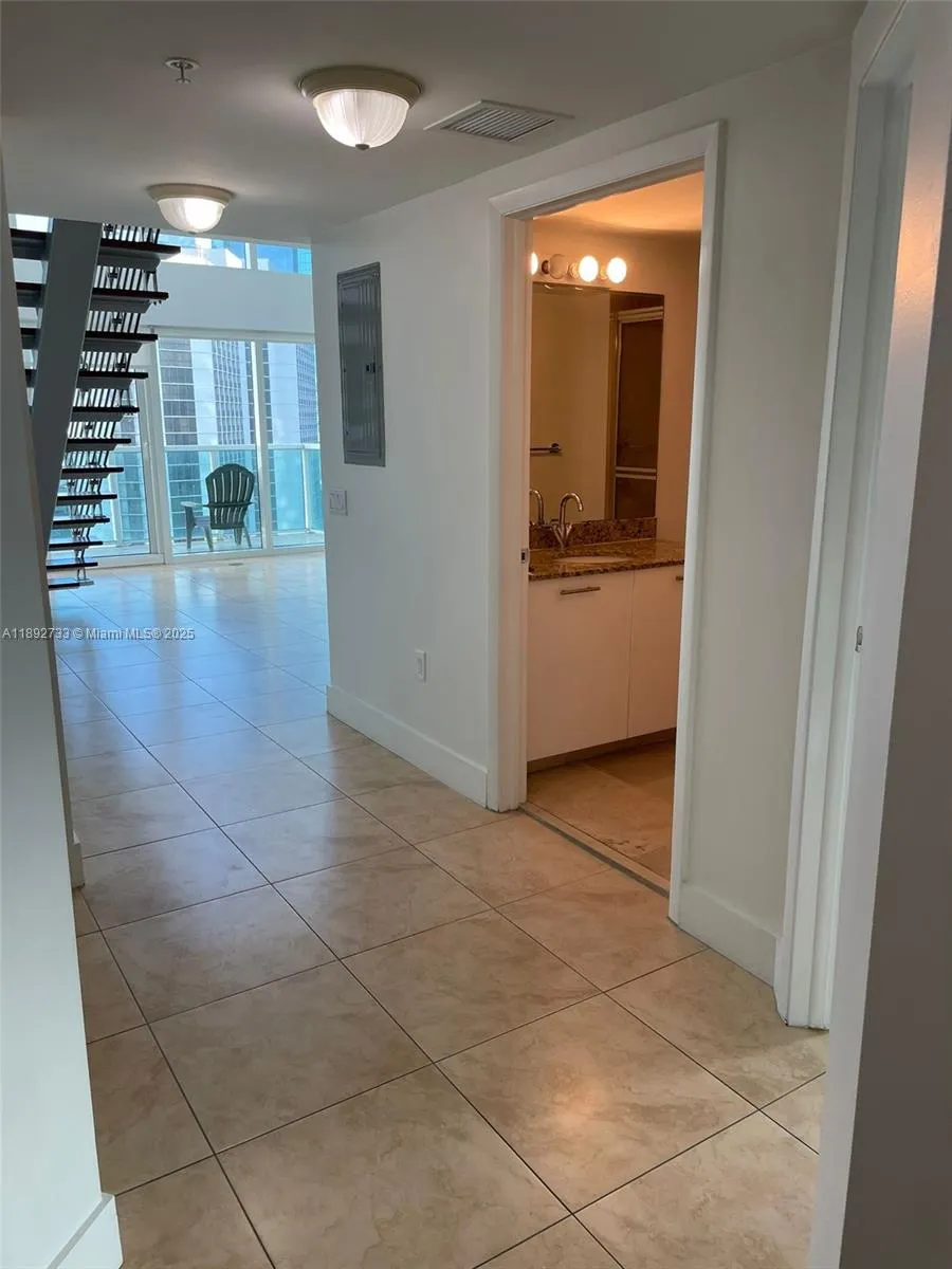 41 SE 5th St, #1001