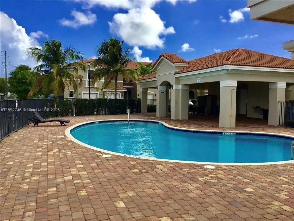1071 NW 33rd Ct