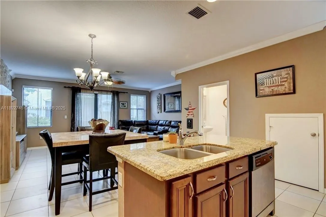 1071 NW 33rd Ct