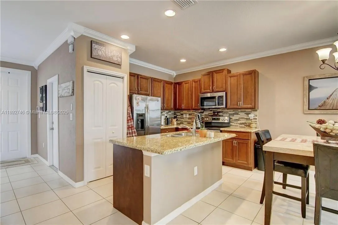 1071 NW 33rd Ct