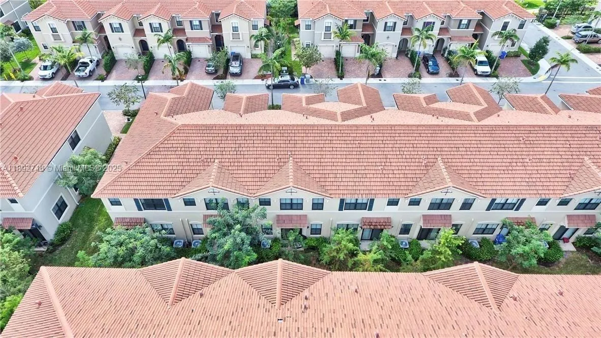 1071 NW 33rd Ct