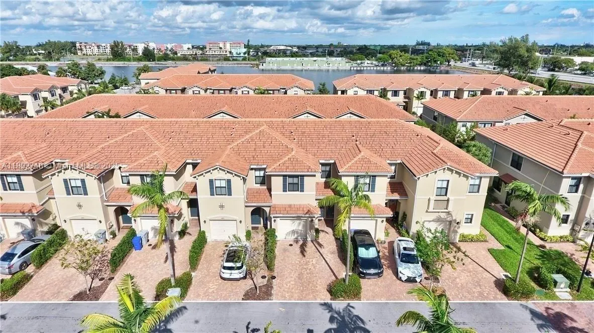 1071 NW 33rd Ct