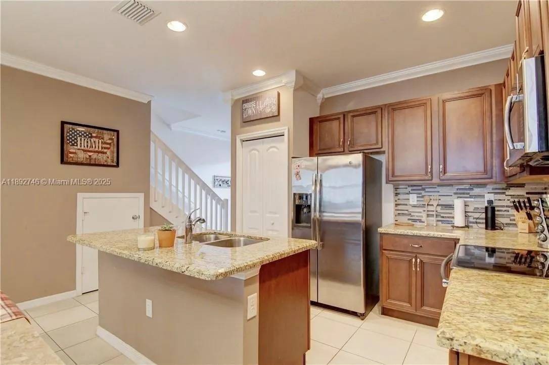 1071 NW 33rd Ct