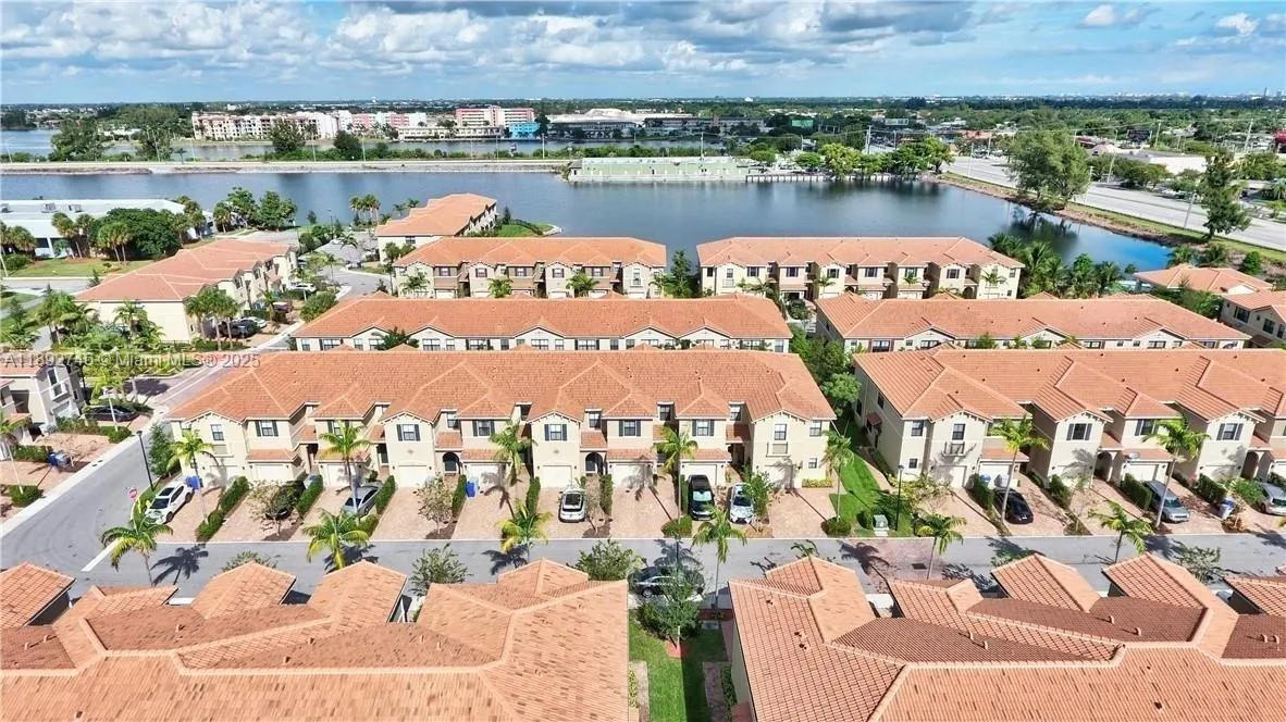 1071 NW 33rd Ct