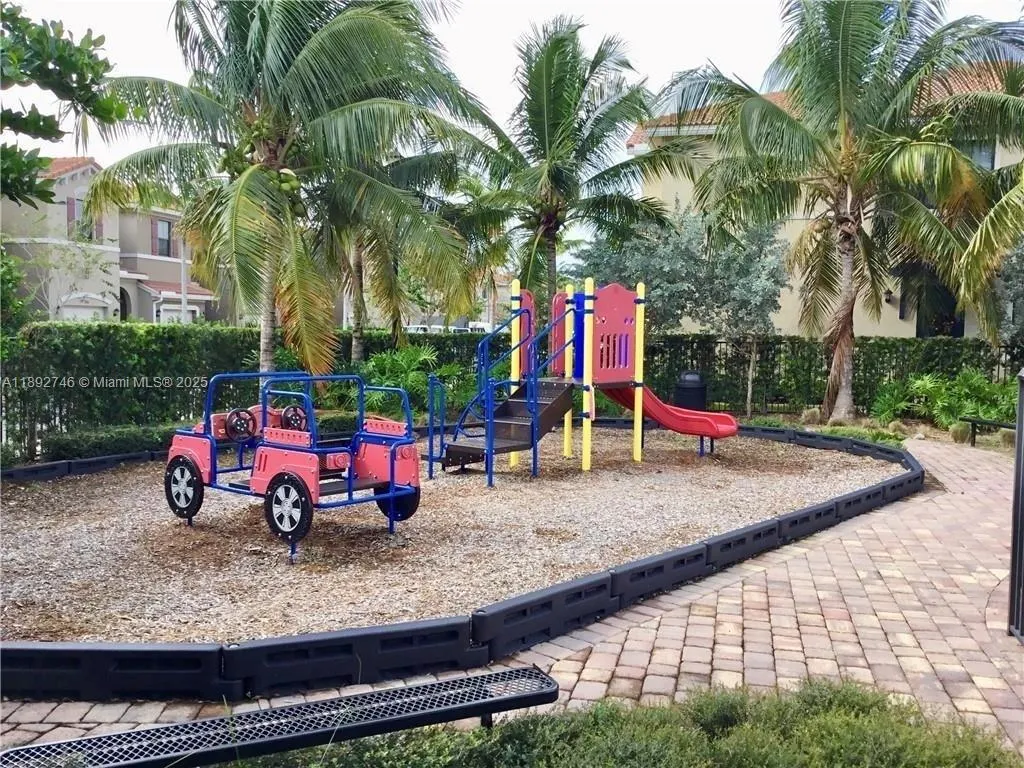 1071 NW 33rd Ct